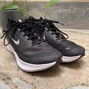 Nike Women’s Zoom Fly 4